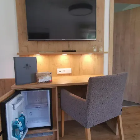 ホテル Gruener Baum Mit Restaurant & Wellness Oberzent