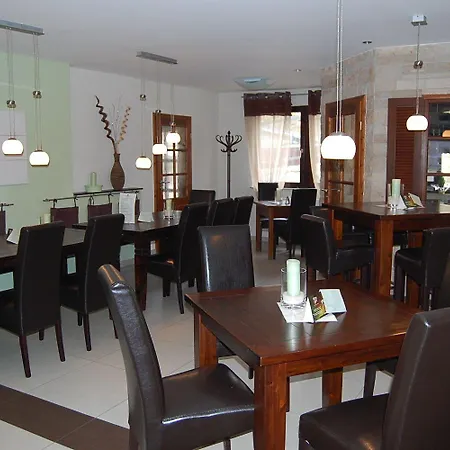 Hotel Gruener Baum Mit Restaurant & Wellness