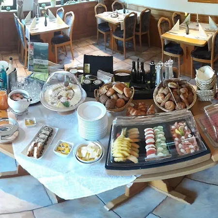 Hotel Gruener Baum Mit Restaurant & Wellness