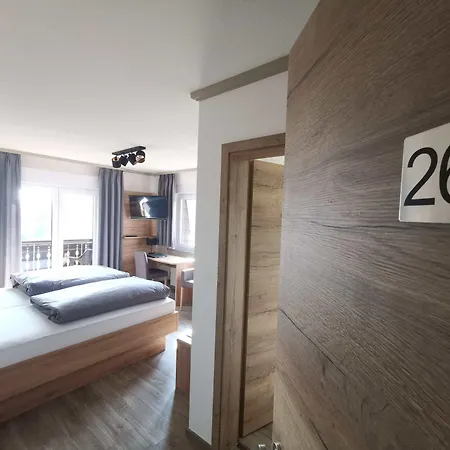 Gruener Baum Mit Restaurant & Wellness ホテル Oberzent