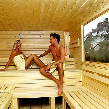 Hotell Gruener Baum Mit Restaurant & Wellness 3*