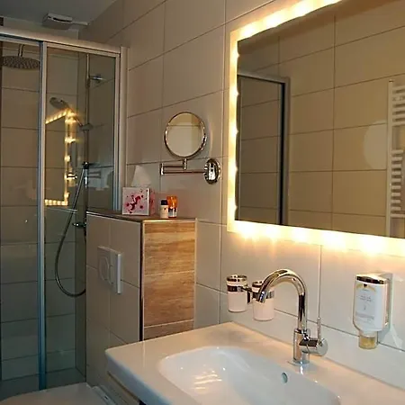 Hotell Gruener Baum Mit Restaurant & Wellness Oberzent