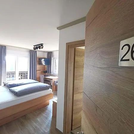 Hotell Gruener Baum Mit Restaurant & Wellness