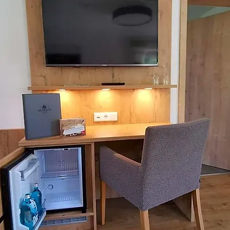 Hotell Gruener Baum Mit Restaurant & Wellness 3*