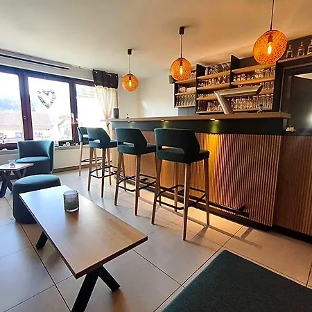 Hotell Gruener Baum Mit Restaurant & Wellness Oberzent