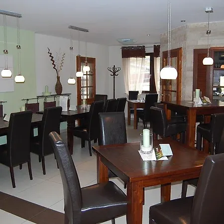 Hotel Gruener Baum Mit Restaurant & Wellness Hotel