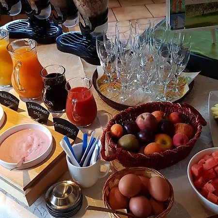 Hotel Gruener Baum Mit Restaurant & Wellness 3*