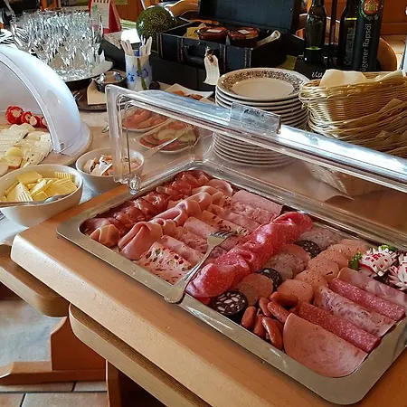 ホテル Gruener Baum Mit Restaurant & Wellness