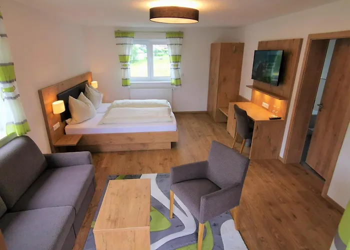 Gruener Baum Mit Restaurant & Wellness