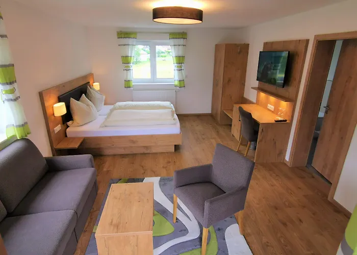 Hotel Gruener Baum Mit Restaurant & Wellness