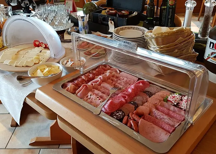 Hotel Gruener Baum Mit Restaurant & Wellness